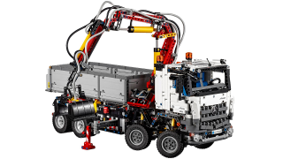 Official pics of Lego's new Mercedes-Benz construction truck appear